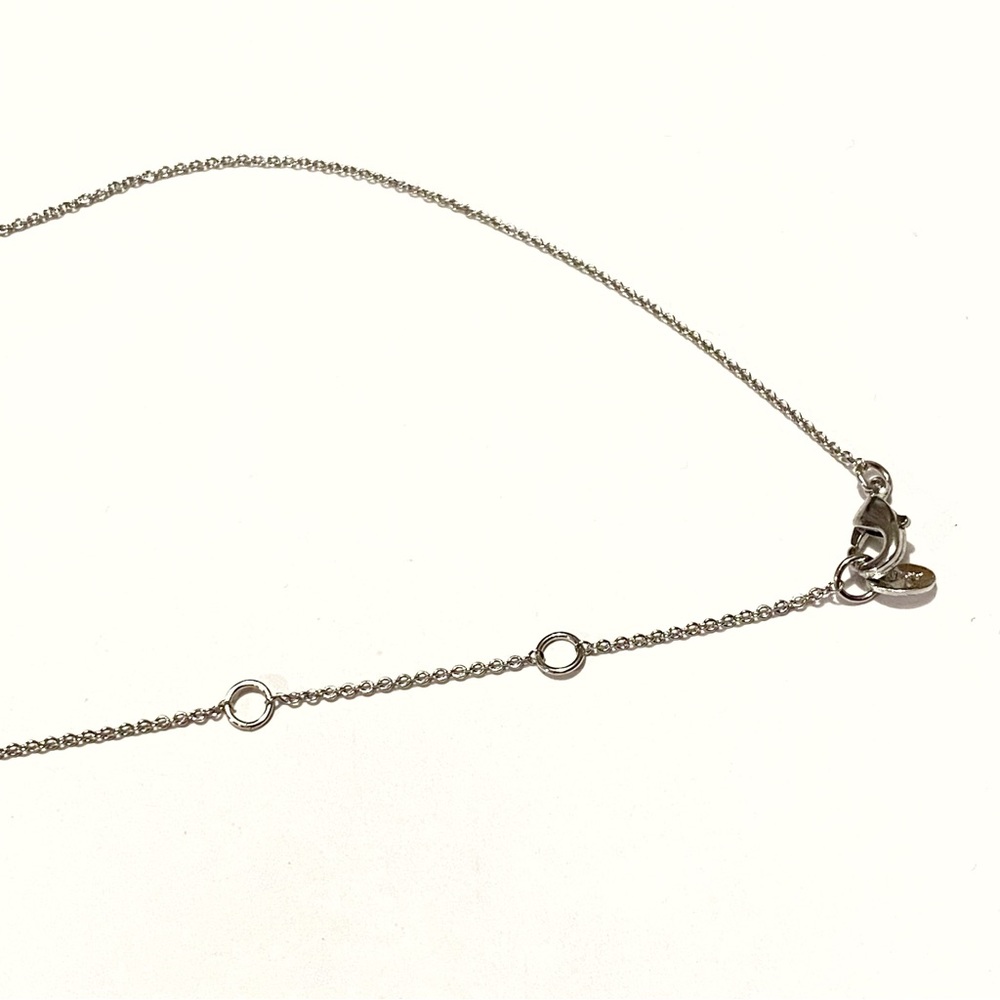 JONES NEW YORK Annabelle Necklace small white flower pedant silver thin chain - Picture 5 of 9